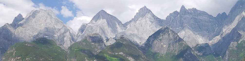 The peaks of Yulong Mountain (5596m elevation), seen from Upper Tiger Leaping Gorge